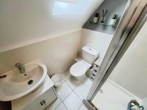 En-suite- click for photo gallery